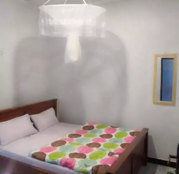 پانسیون Pearl Motel Buloba Opposite Forrest Park
