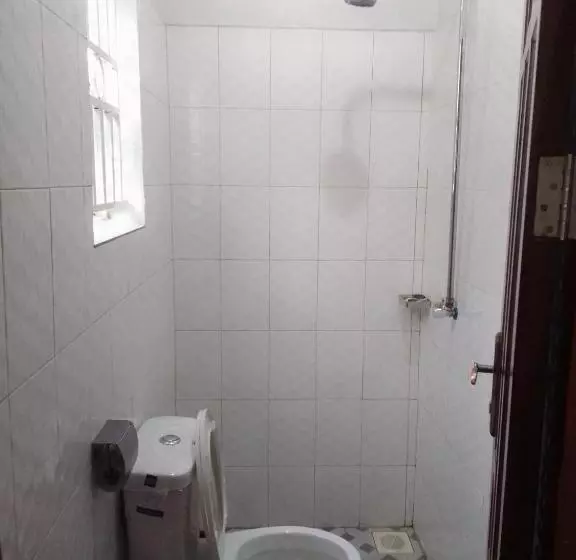 پانسیون Pearl Motel Buloba Opposite Forrest Park