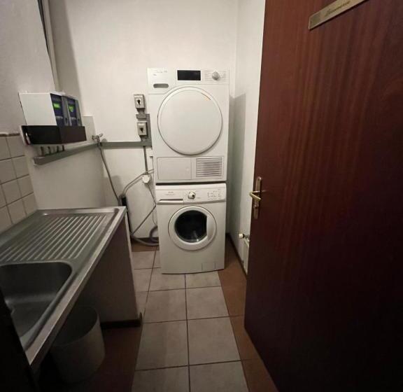 ユースホステル Auberge De Jeunesse Hyper Centre De Neuchâtel