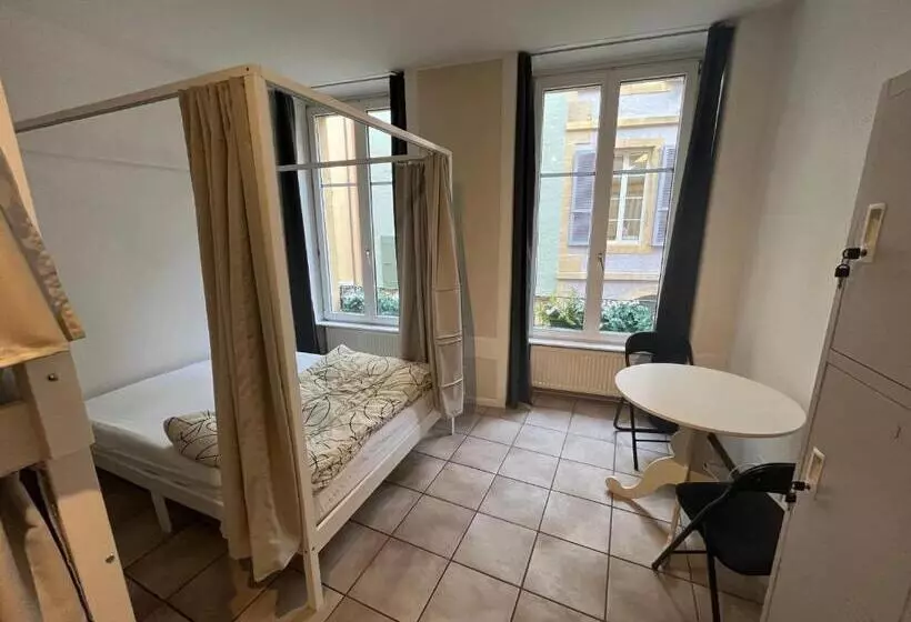 Auberge De Jeunesse Hyper Centre De Neuchâtel