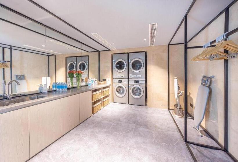 Atour Hotel Nanjing Jinma Road Station