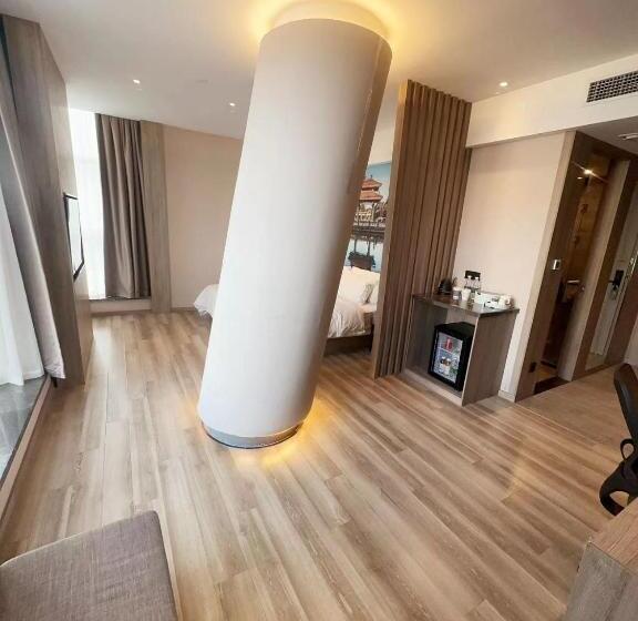 Atour Hotel Ningbo Laowaitan