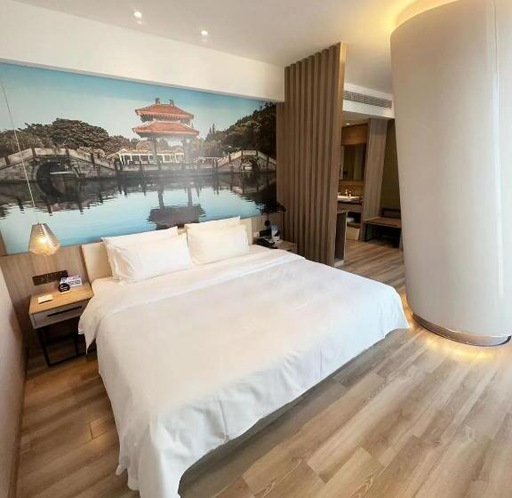 Atour Hotel Ningbo Laowaitan