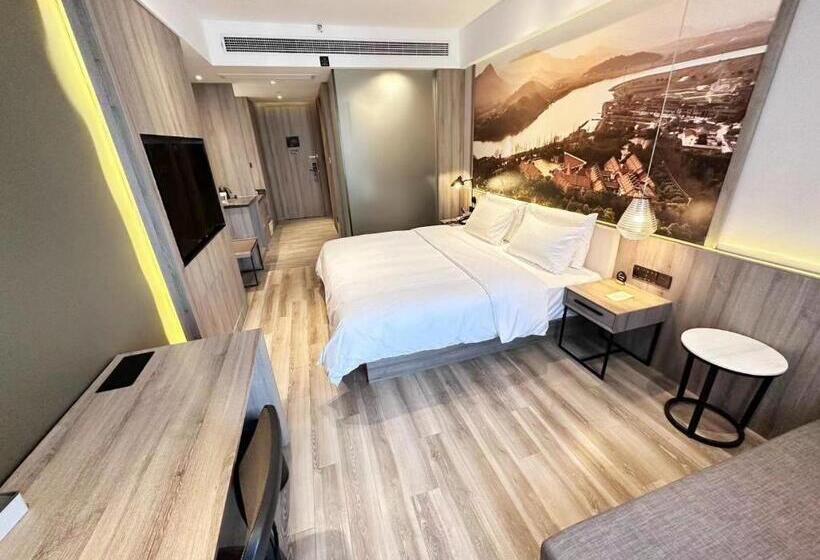 Atour Hotel Ningbo Laowaitan