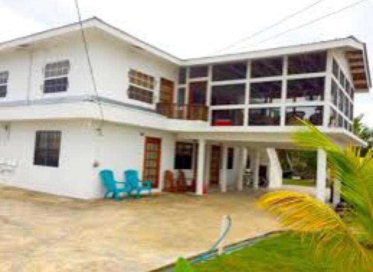 Bamboleo Inn Guest House