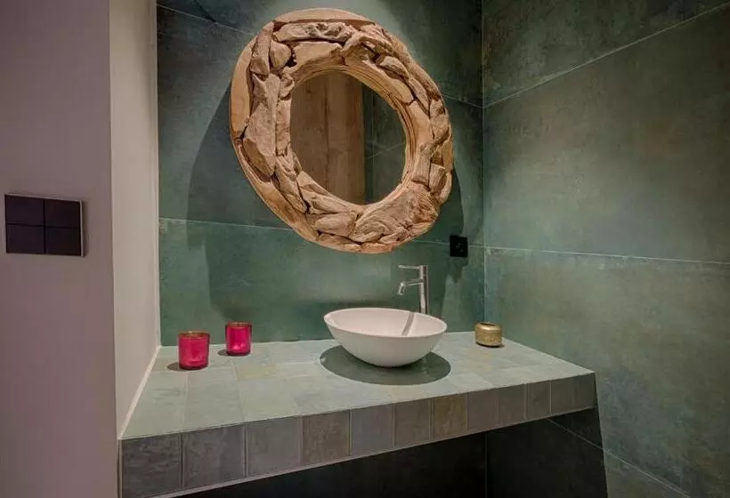 ベッドアンドブレックファースト Agora Tournai Wellness Suites 3 Appartements Touristiques Sur La Grand Place