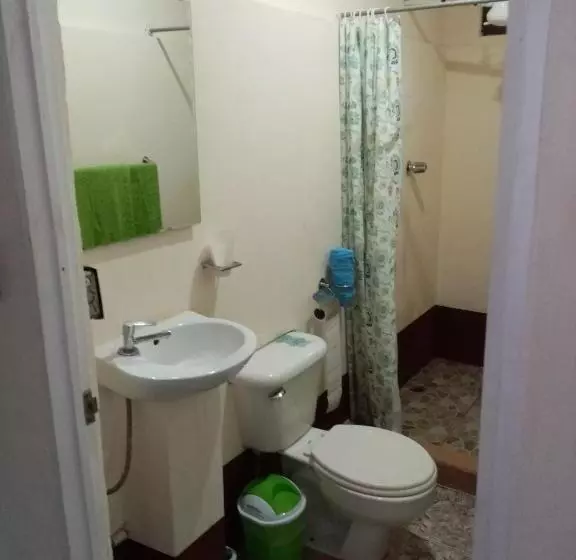 تختخواب و صبحانه La Casita