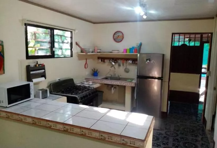 تختخواب و صبحانه La Casita