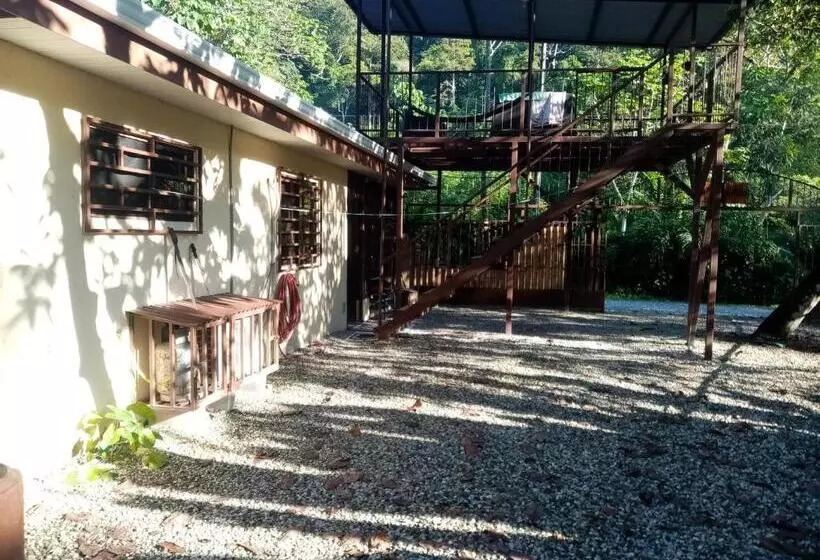 تختخواب و صبحانه La Casita
