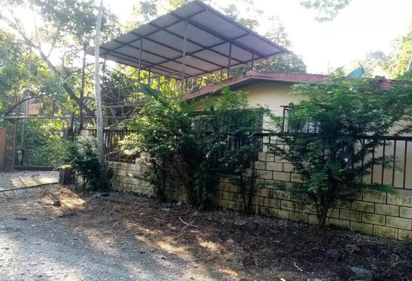 تختخواب و صبحانه La Casita