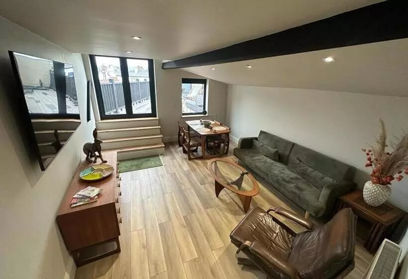 Aamiaismajoitus (B&B) The Curious Apartment, Cheltenham
