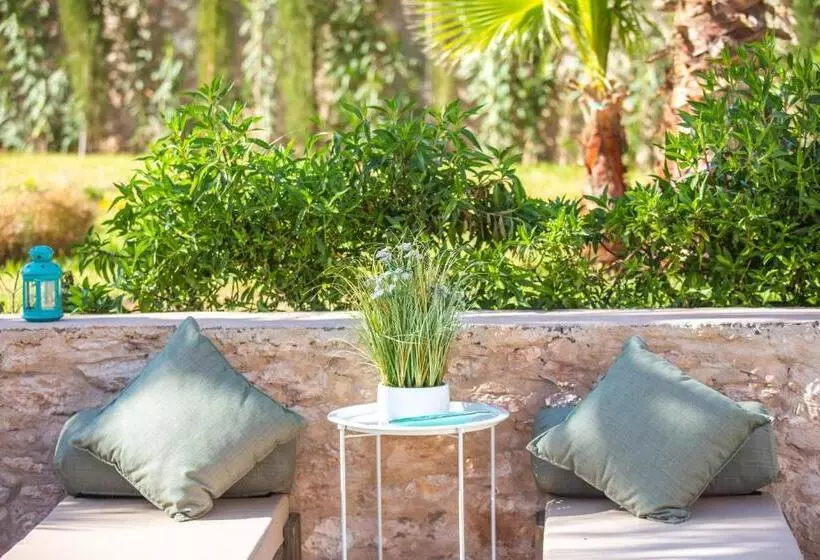 Aamiaismajoitus (B&B) Villa Arganina Piscine Chauffée