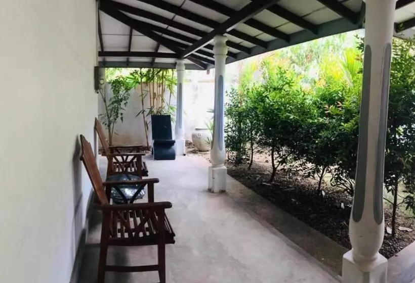 Retkeilymaja The Homestead Unawatuna