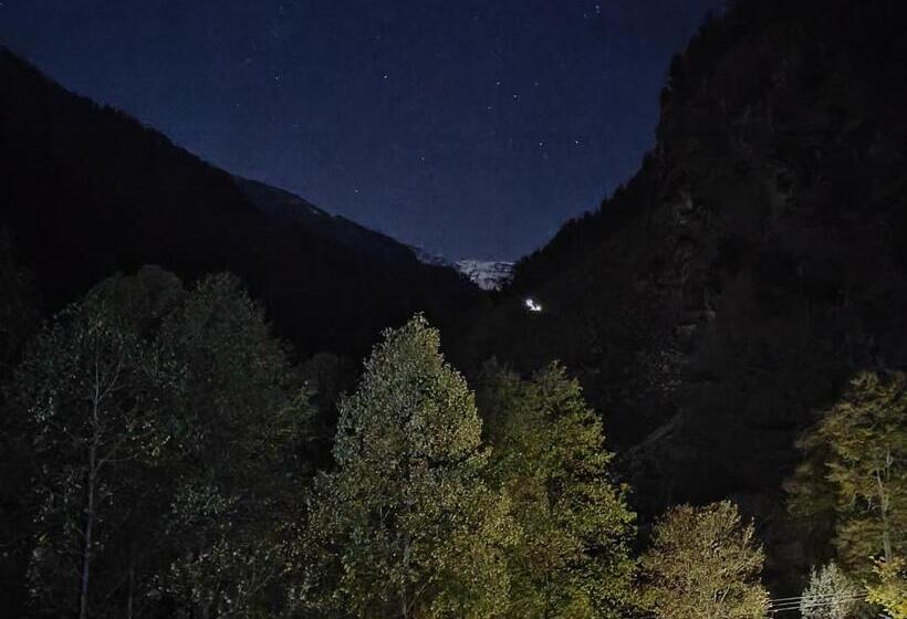 בית מלון כפרי Alooma Cafe And Homestay