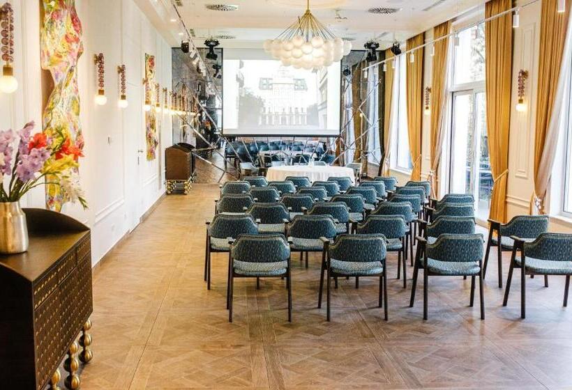 هتل Nadiya Palace