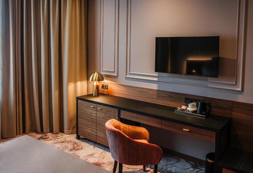 هتل Nadiya Palace