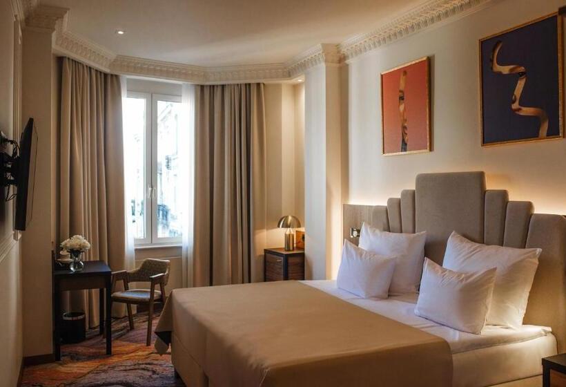 هتل Nadiya Palace