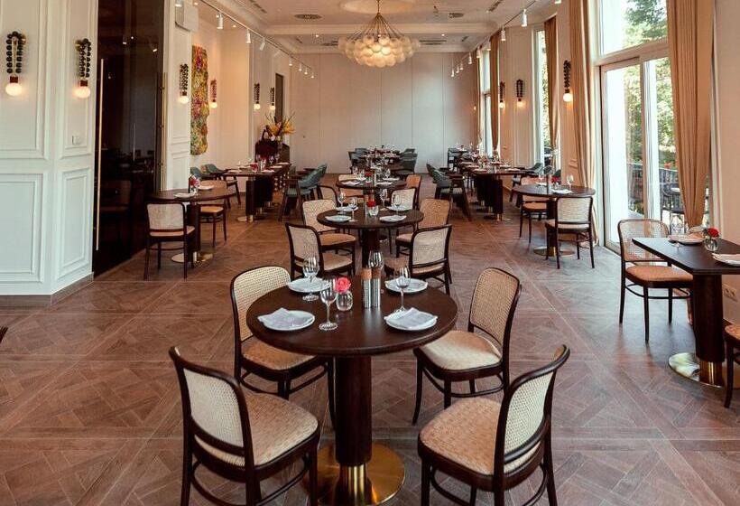 هتل Nadiya Palace