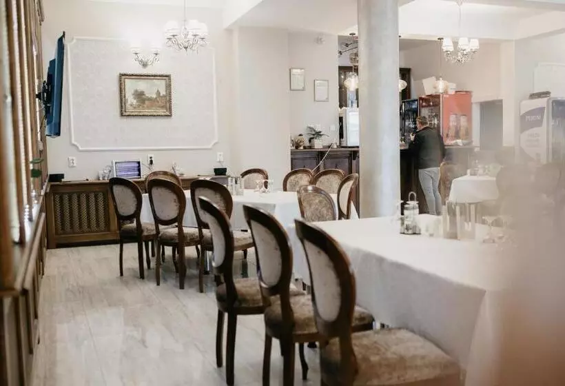 Hotelli Pensiunea Ana