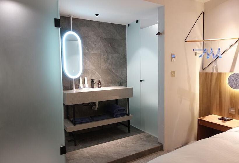 هتل The Blue By Just Inn