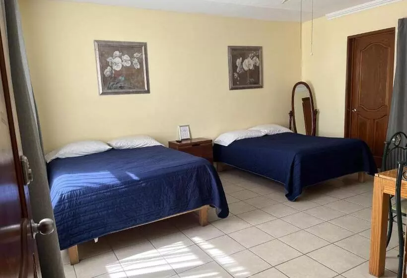 ペンション La Casa Bonita De Pueblo Nuevo