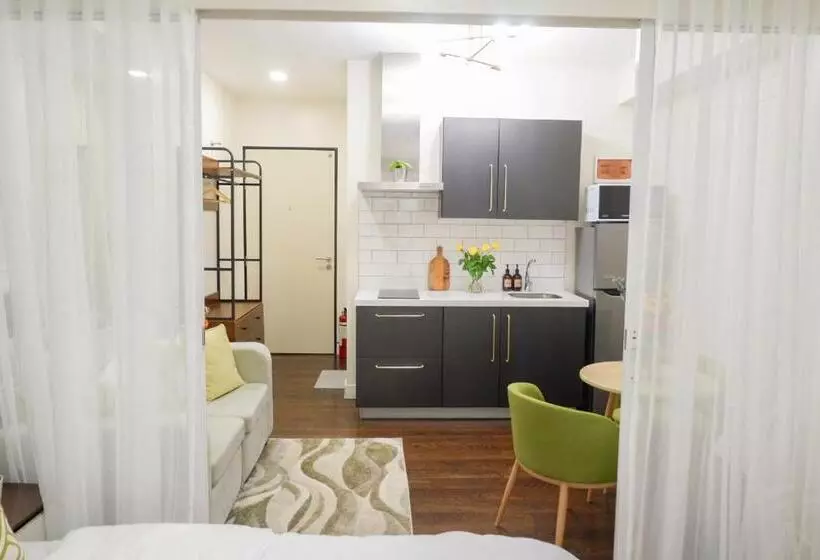 Queen Suite With City View At Acqua Private Residences