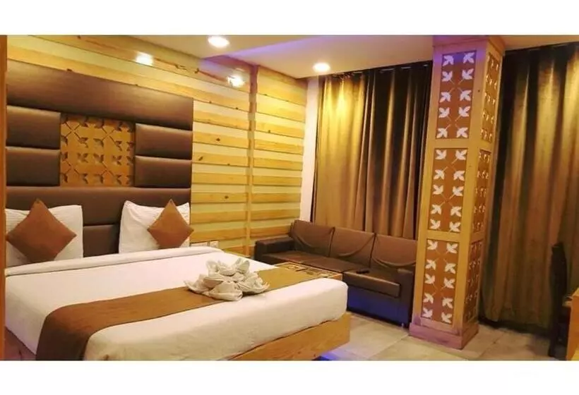 ホテル The Golden Oyster, Dehradun