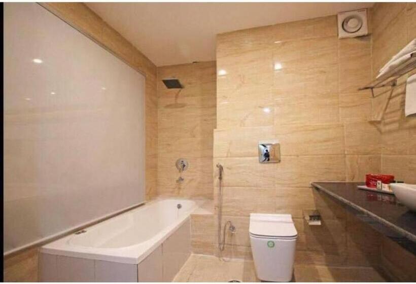 Hotel The Golden Oyster, Dehradun