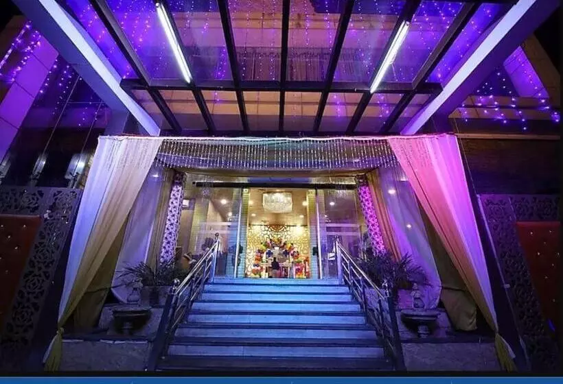 ホテル The Golden Oyster, Dehradun