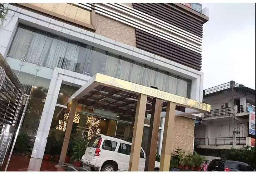 ホテル The Golden Oyster, Dehradun