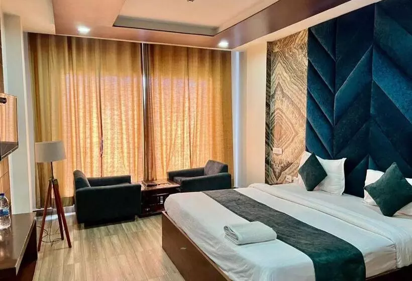 ホテル The Golden Oyster, Dehradun