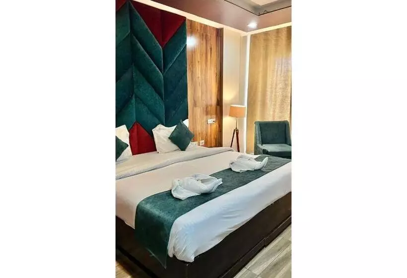 ホテル The Golden Oyster, Dehradun