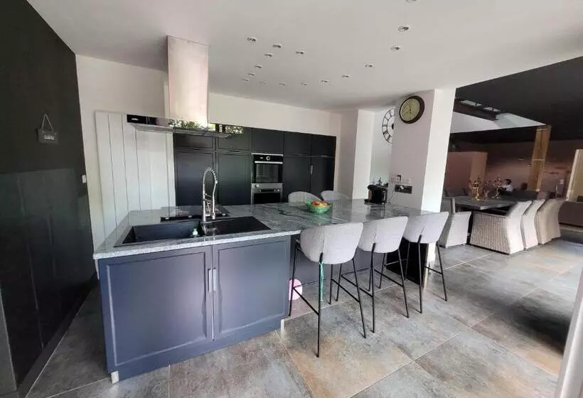 ベッドアンドブレックファースト Chambres Chez L Habitant Villa De Luxe