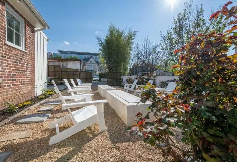 Hotelli Boutique Room Steps From Downtown Mall Rose Jean Room 3