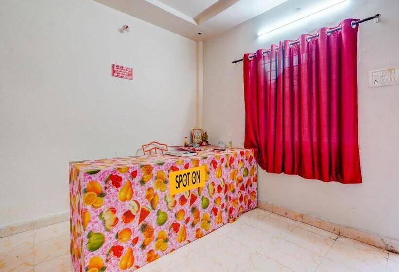 فندق Spot On R J