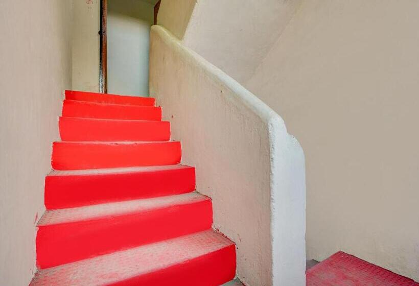 فندق Spot On R J