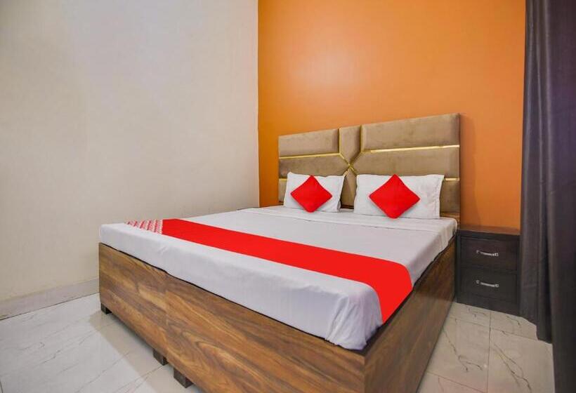 Oyo Hotel Riyasat Inn