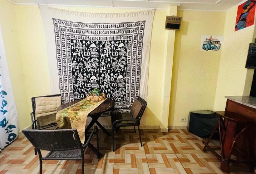 פנסיון Mi Tierra Jaco