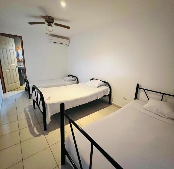 פנסיון Mi Tierra Jaco