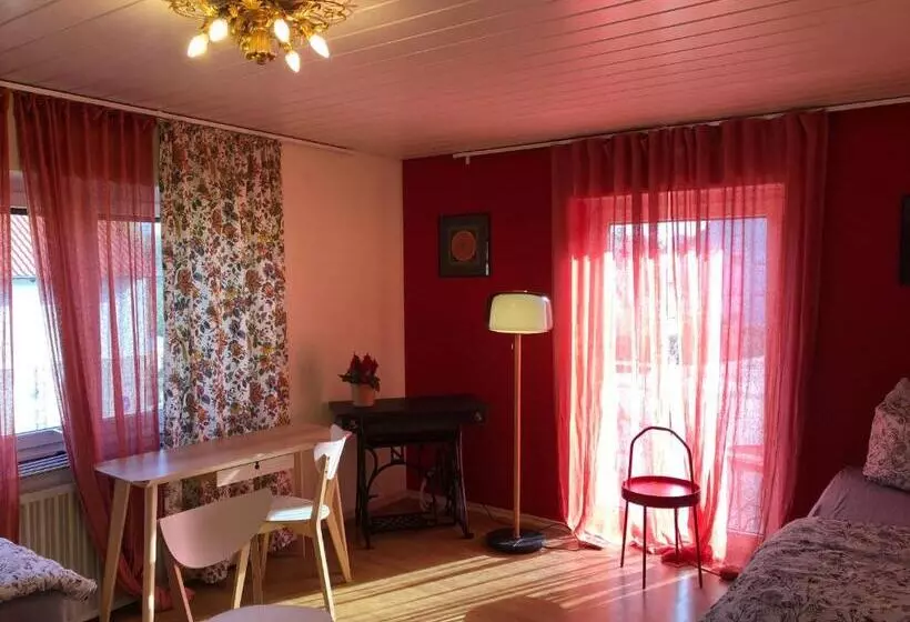 ペンション Rote Etage Im Ort Mainstockheim 2 Zimmer Mit Küche Bad Balkon
