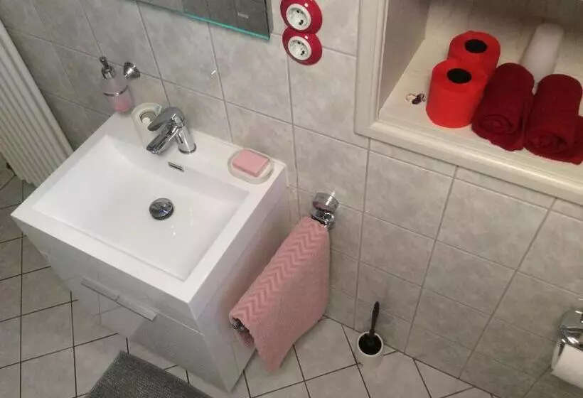 ペンション Rote Etage Im Ort Mainstockheim 2 Zimmer Mit Küche Bad Balkon