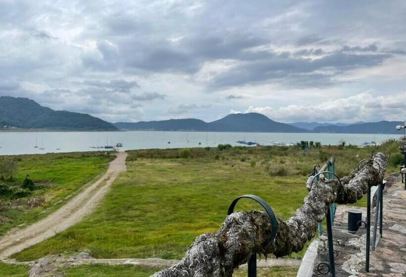 Vive En Un Castillo En Valle De Bravo