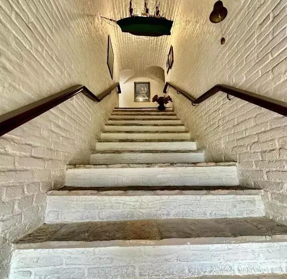 Vive En Un Castillo En Valle De Bravo