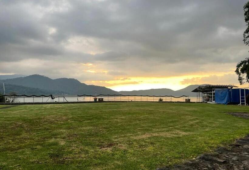 Vive En Un Castillo En Valle De Bravo