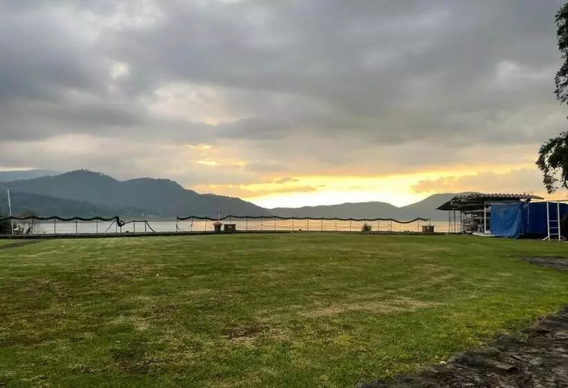 Vive En Un Castillo En Valle De Bravo