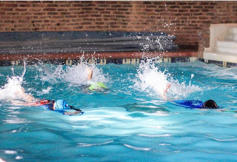 Vive En Un Castillo En Valle De Bravo