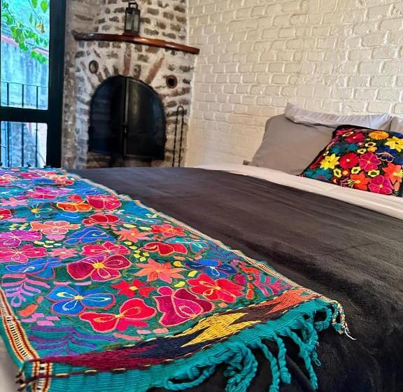 Vive En Un Castillo En Valle De Bravo