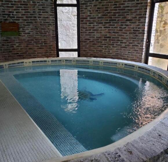 Vive En Un Castillo En Valle De Bravo