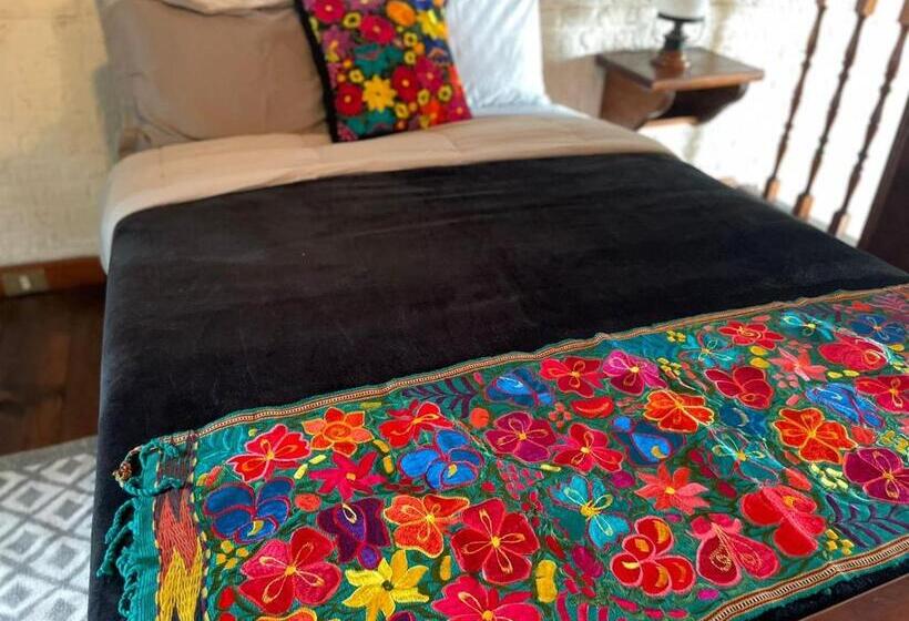 Vive En Un Castillo En Valle De Bravo