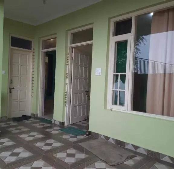 Retkeilymaja Himalayan Triund Trekking And Mountain View